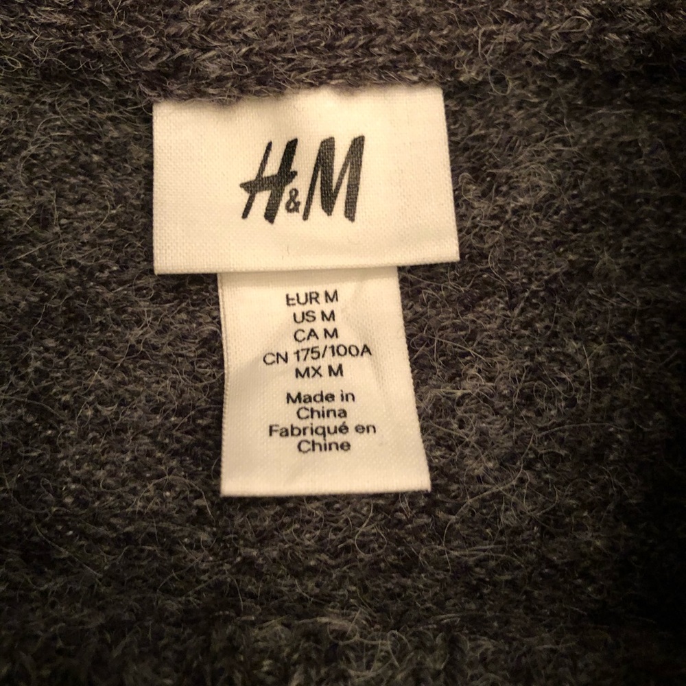 H&M sweater - Picture 2 of 2